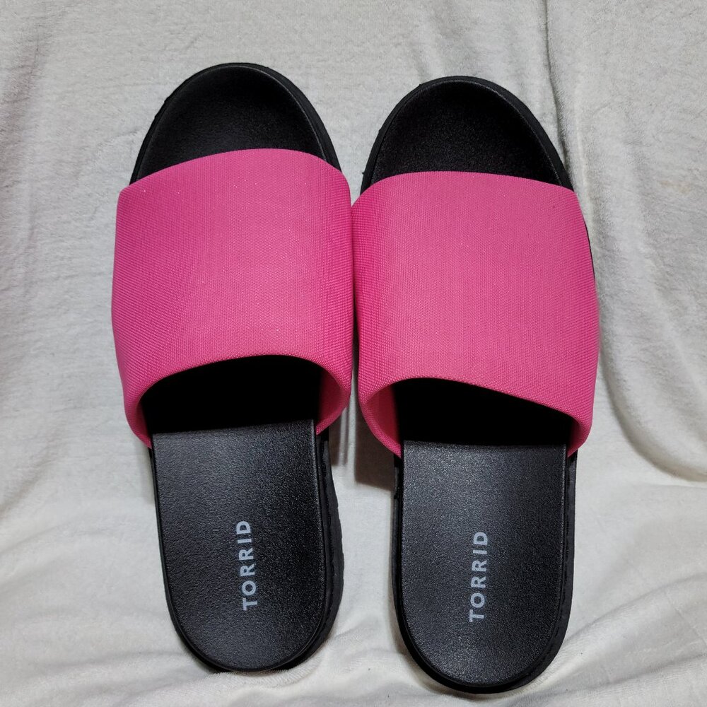Torrid hot pink slide, size 11WW, new never worn